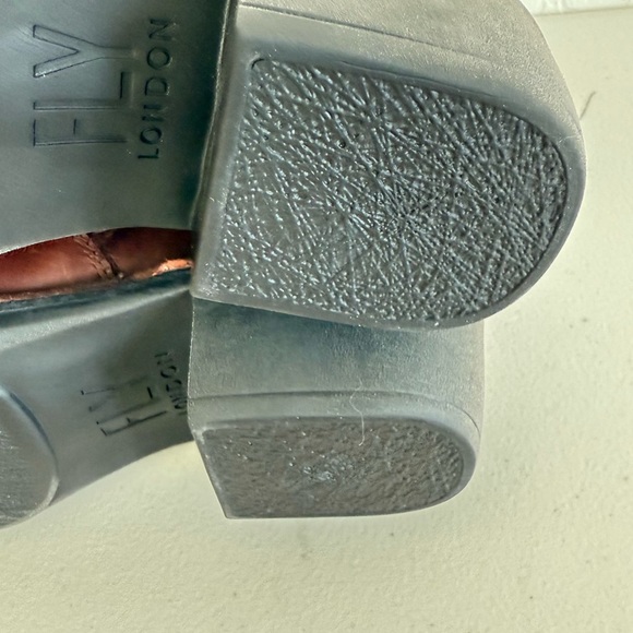 NEW Fly London Reddish Brown Leather Lace Up Boots Women’s Size EU37 US 6-6.5 - Picture 9 of 9